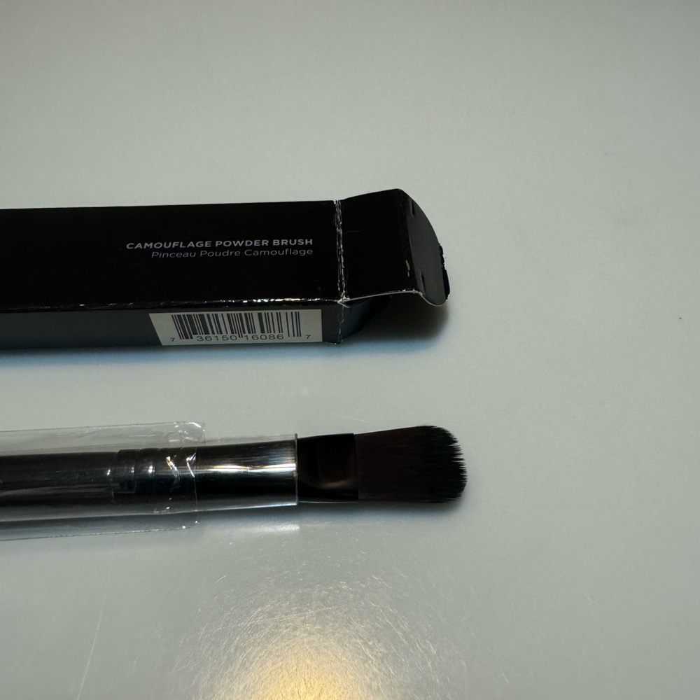 Laura Mercier Camouflage Powder Brush (New In Box)